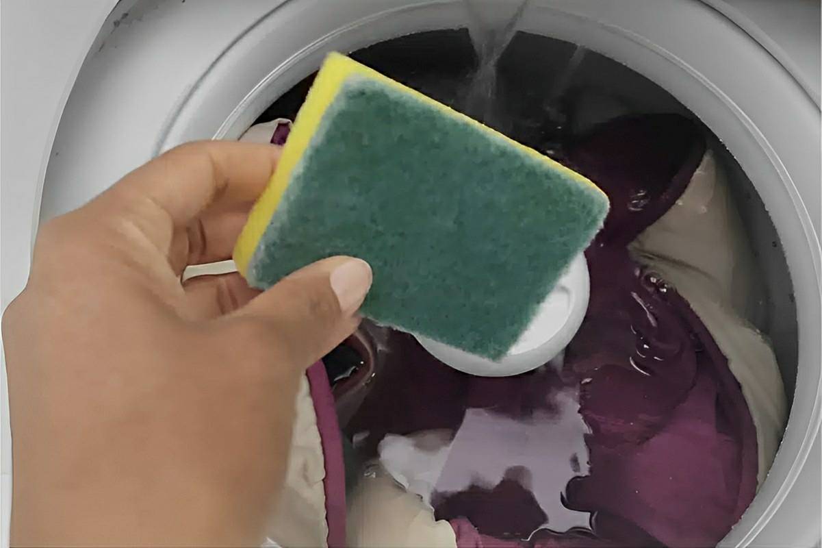 Dica caseira para retirar fiapos e bolinhas das roupas sem fazer esforço