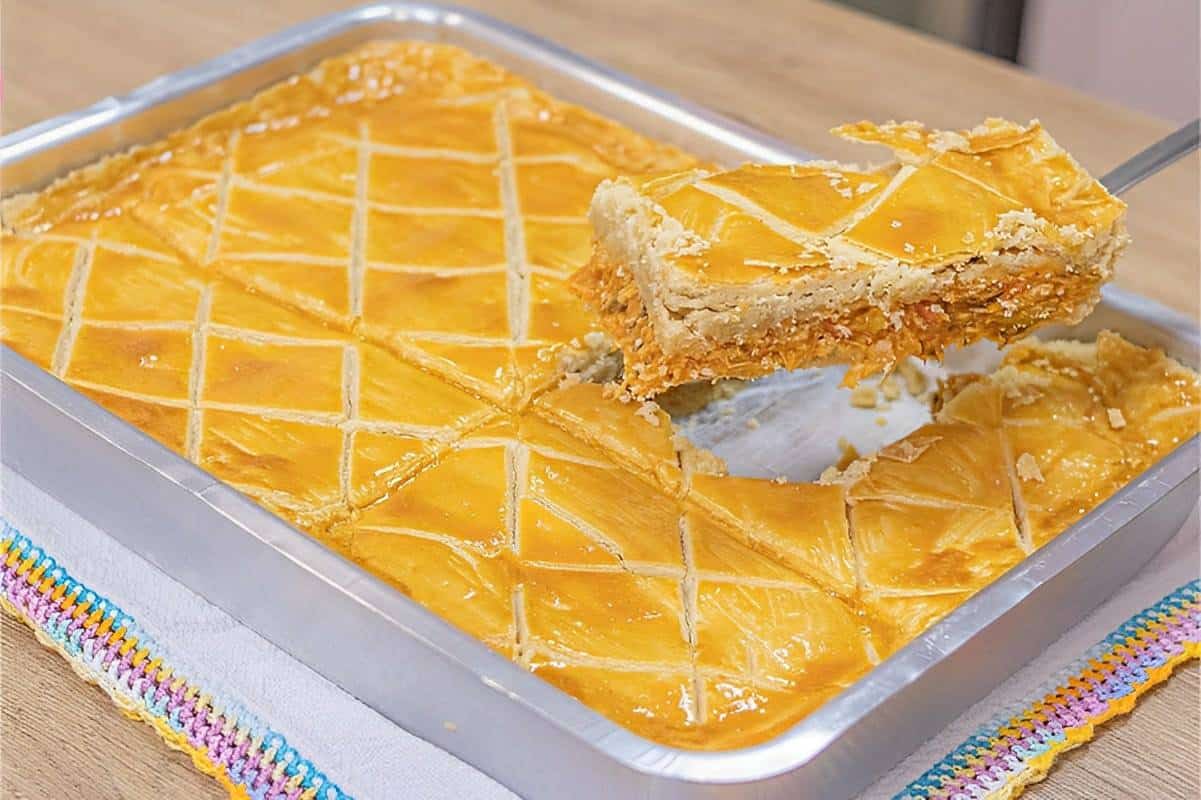 Empadão de frango com massa podre fácil de fazer e perfeito para o lanche de toda a família