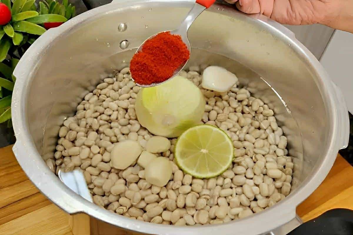 Descobri o segredo para o feijão ficar com caldo grosso e bem temperado igual de restaurante
