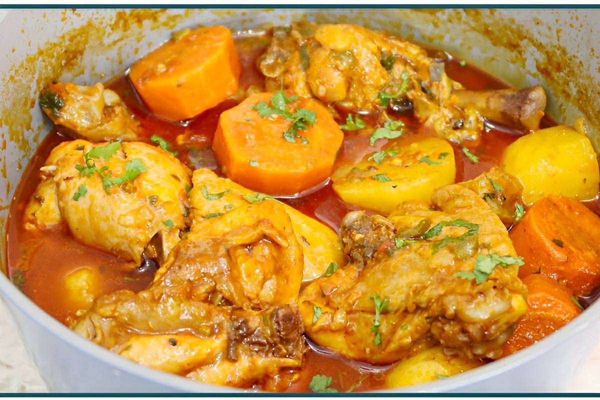 Frango com batata e cenoura na panela bem temperadinho uma delícia para o dia a dia