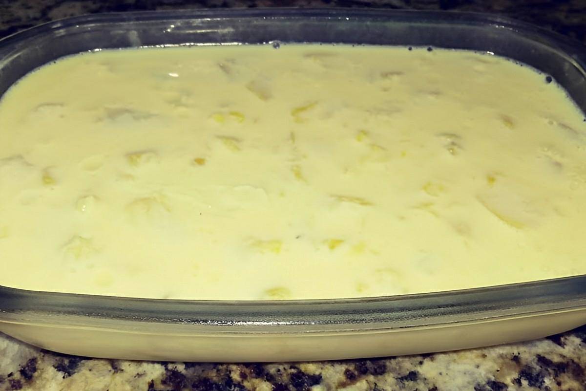 Geladão de abacaxi simples e delicioso uma sobremesa leve e fácil de fazer para o dia das mães