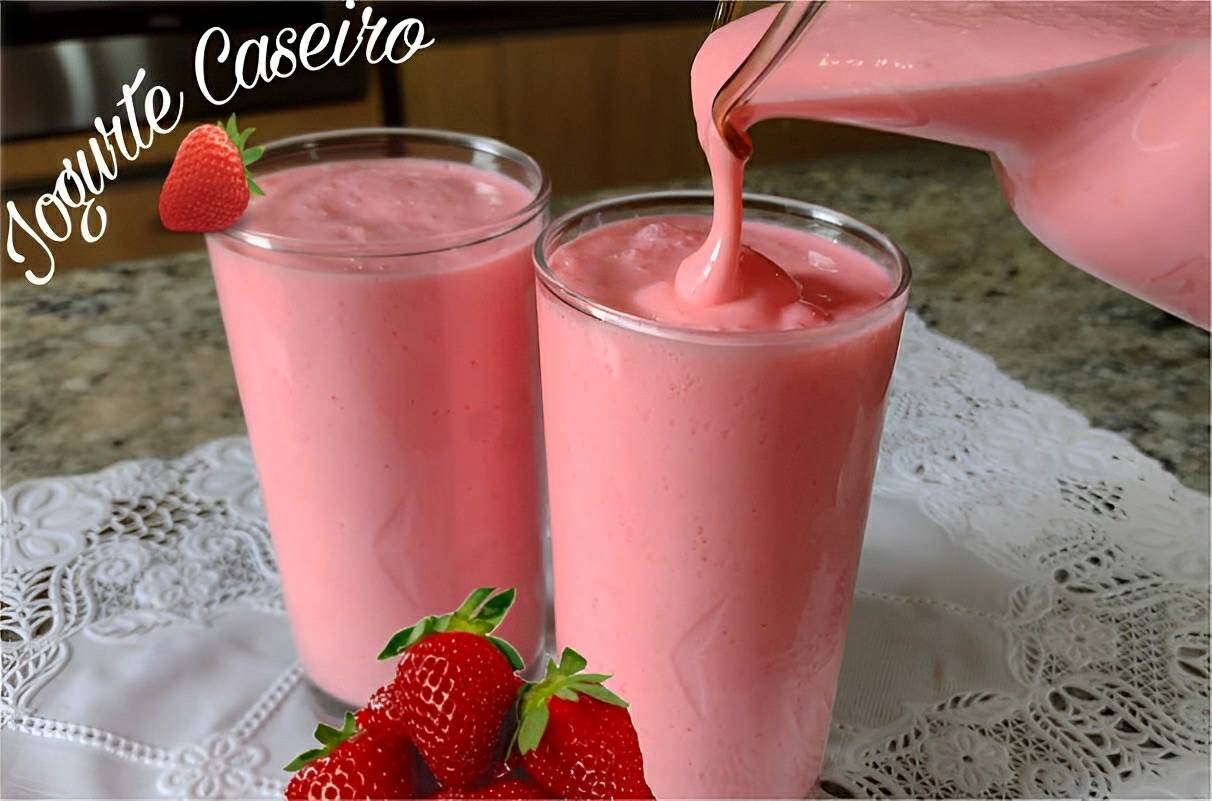 Esse é o melhor iogurte de morango caseiro de todos os tempos super cremoso e saboroso