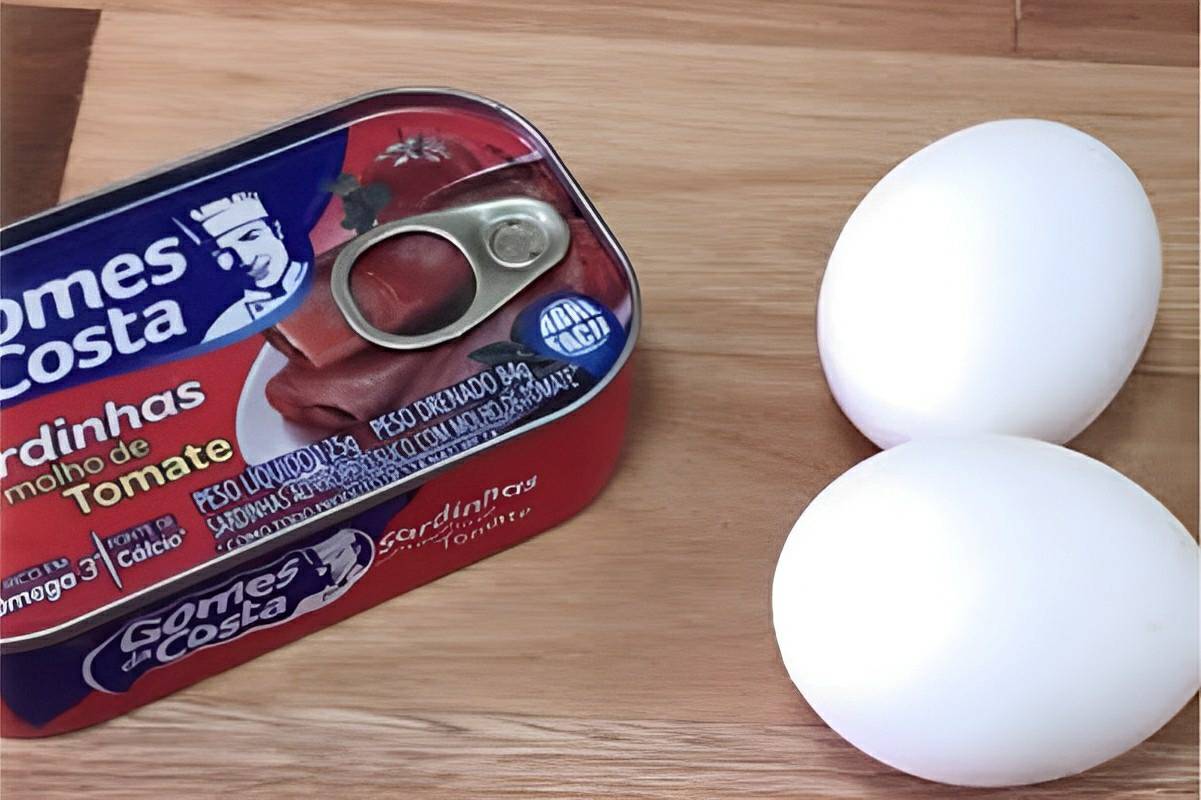 Misturei ovos e sardinha e fiz um jantar rápido e delicioso em menos de 10 minutos