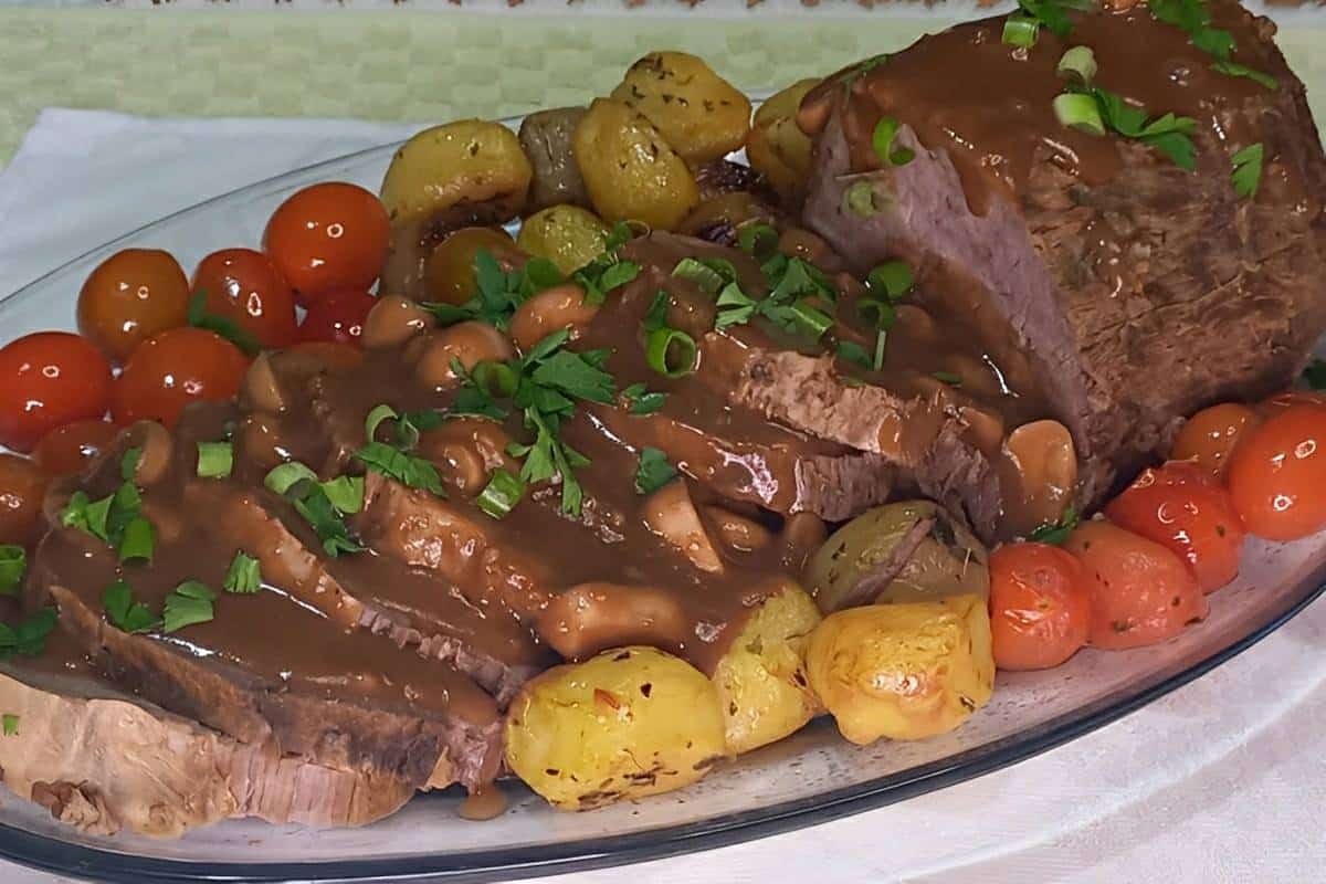 Lagarto ao molho madeira saboroso e suculento para o almoço de dia das mães