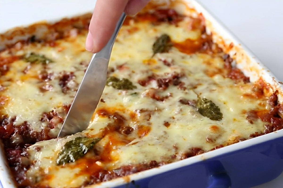 Lasanha de berinjela com carne moída o prato perfeito para servir no almoço de dia das mães