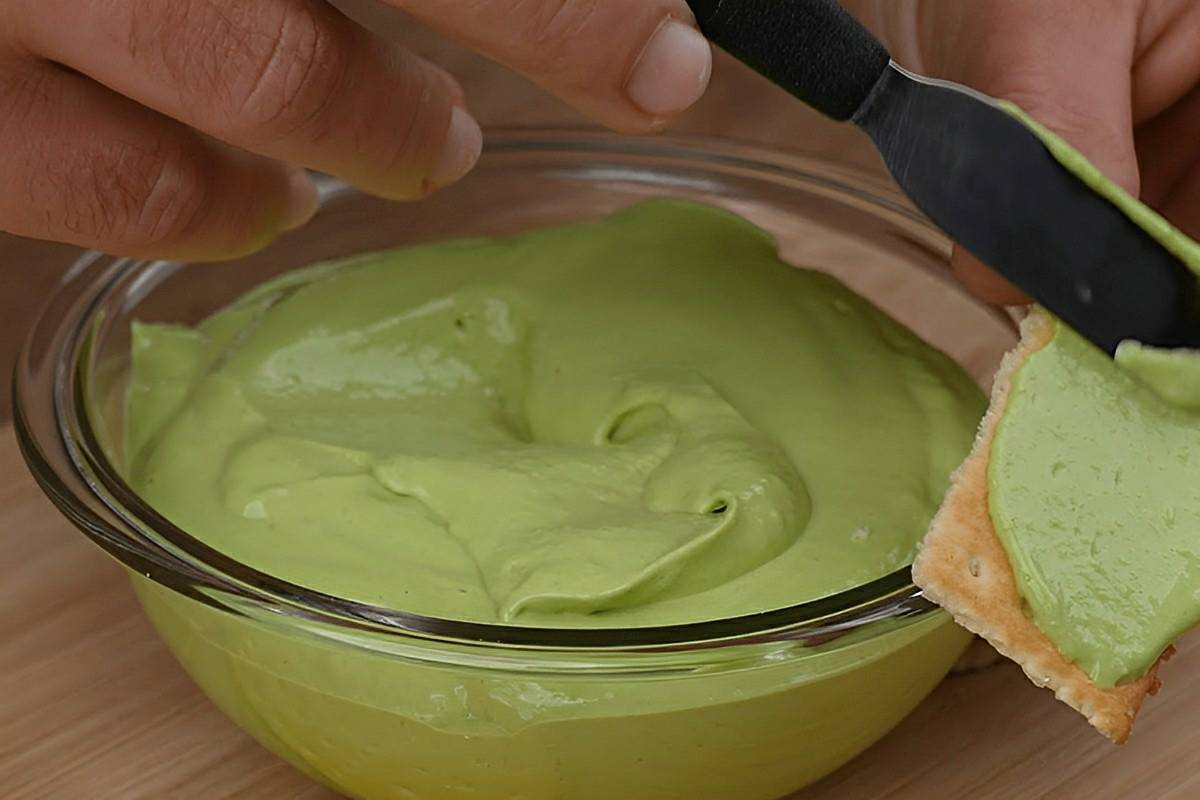 Maionese caseira com apenas 2 ingredientes sem ovos crus e sem óleo