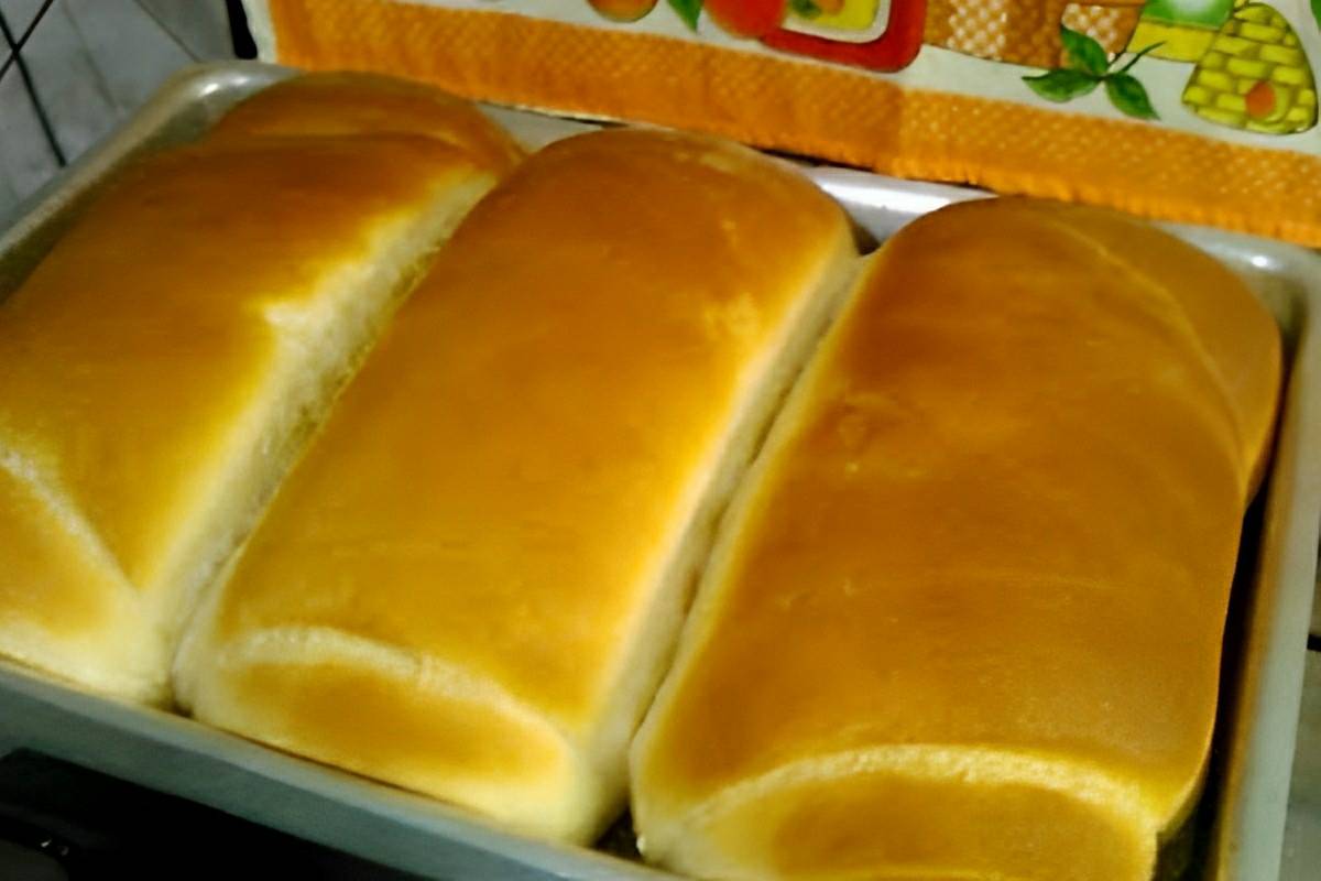 Pão caseiro muito macio e fofinho feito com ingredientes que você tem em casa