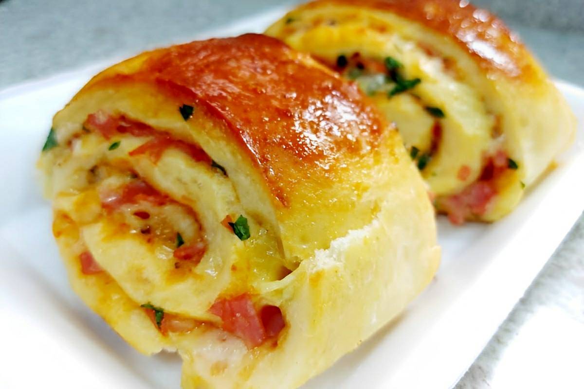 Pão de frios fofinho e delicioso que não precisa sovar é só misturar os ingredientes deixar crescer e rechear