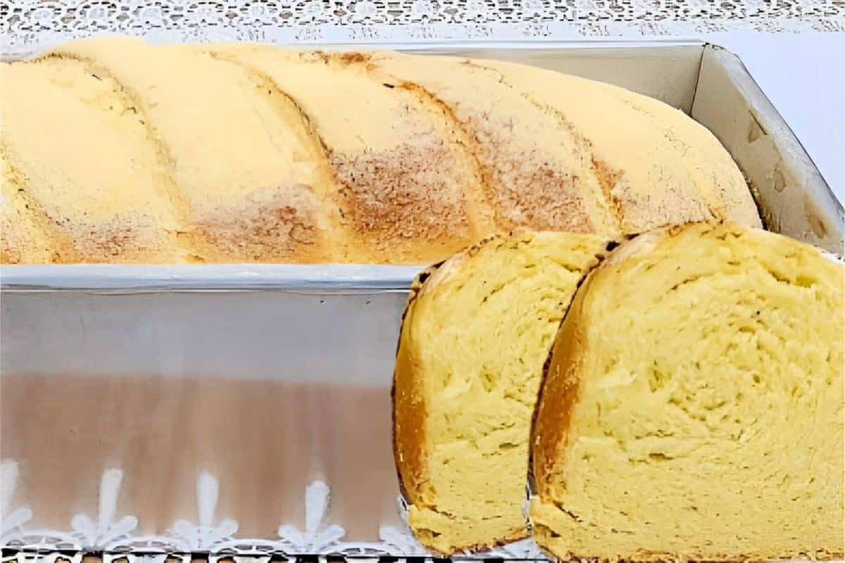 Pão de fubá fofíssimo e fácil de fazer para tirar do forno e comer quentinho com manteiga