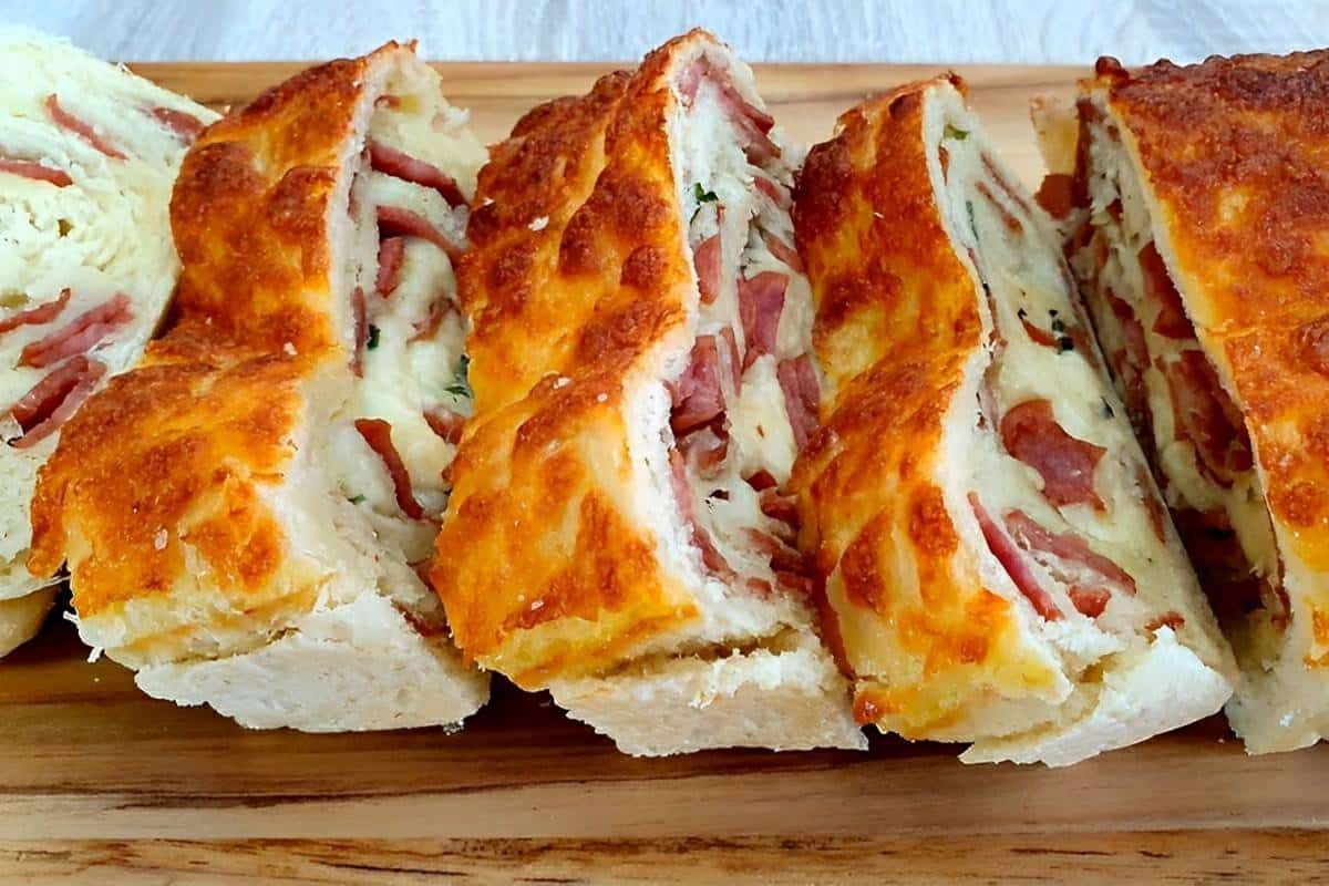 Pão de linguiça fácil de fazer e delicioso o lanche perfeito para qualquer dia da semana