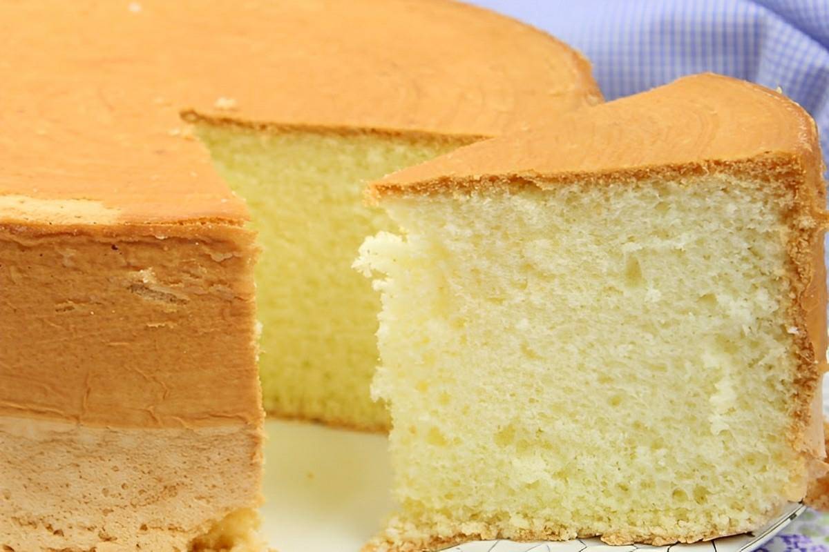 Bolo pão de ló com apenas 3 ingredientes macio fofinho e perfeito para rechear e cobrir como quiser