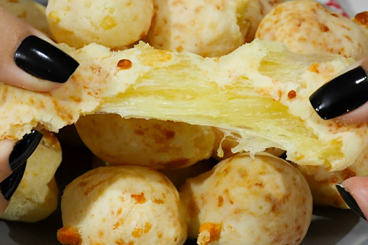 Pãozinho de tapioca com queijo que assa em 10 minutos delicioso e muito fácil de fazer