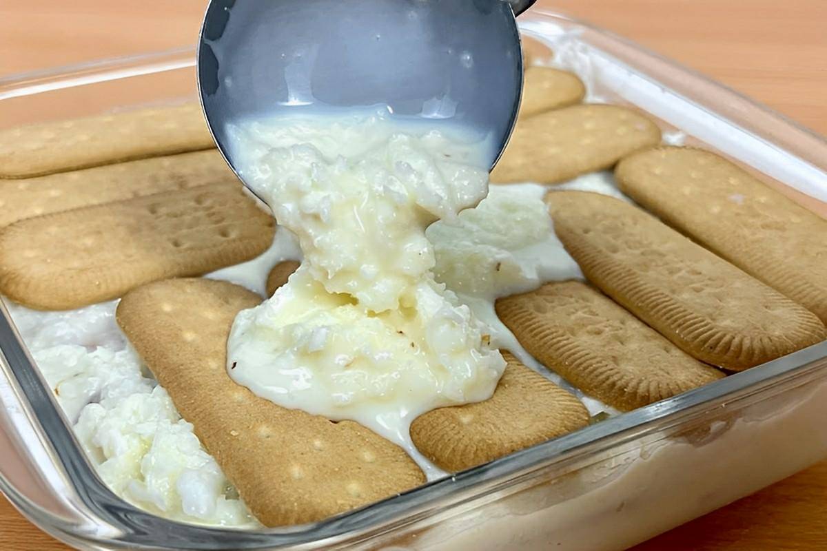 Pavê de coco que não vai ao fogo é só misturar os ingredientes montar na travessa e gelar