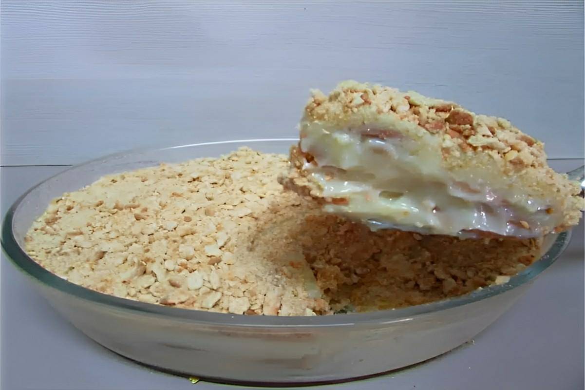 Sobremesa de 3 ingredientes simples e fácil é só bater os ingredientes colocar na travessa e decorar