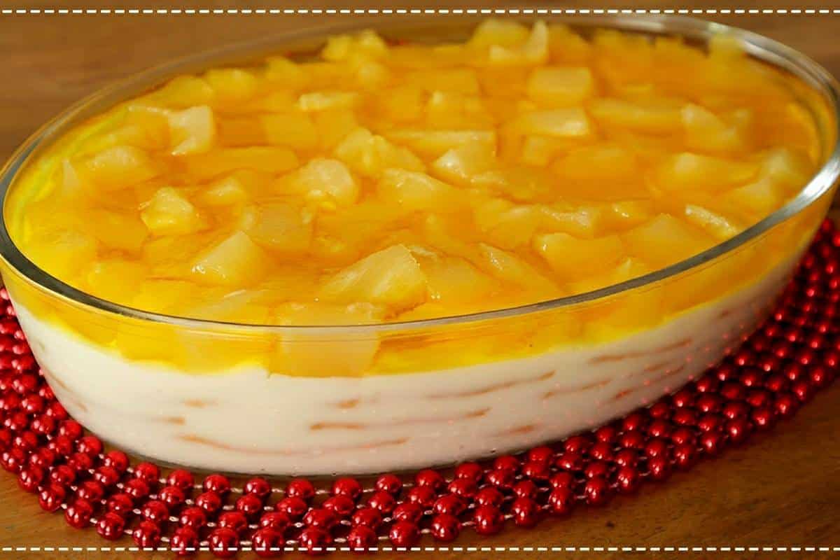Sobremesa de abacaxi na travessa uma sobremesa leve e deliciosa para o dia das mães