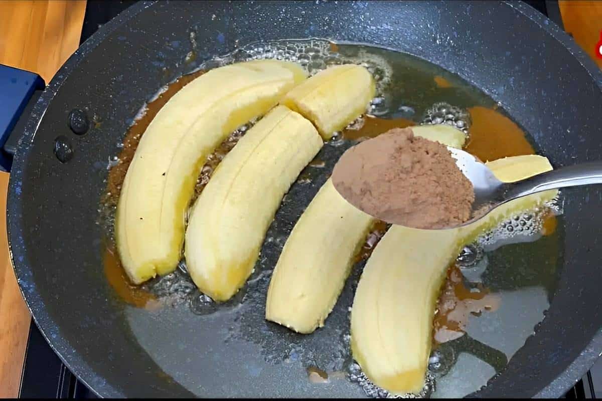 A sobremesa de banana de frigideira que está virando a internet de cabeça para baixo