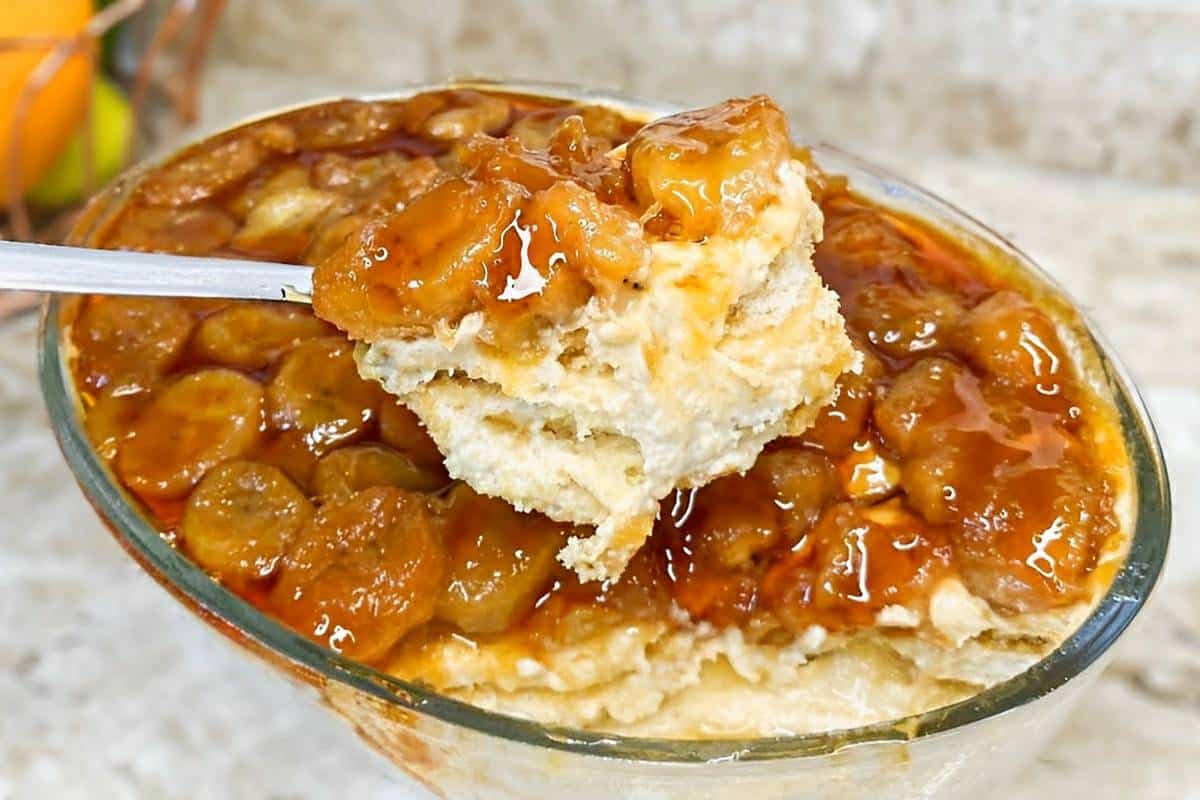 Sobremesa gelada de banana caramelada que derrete na boca perfeita para o dia das mães