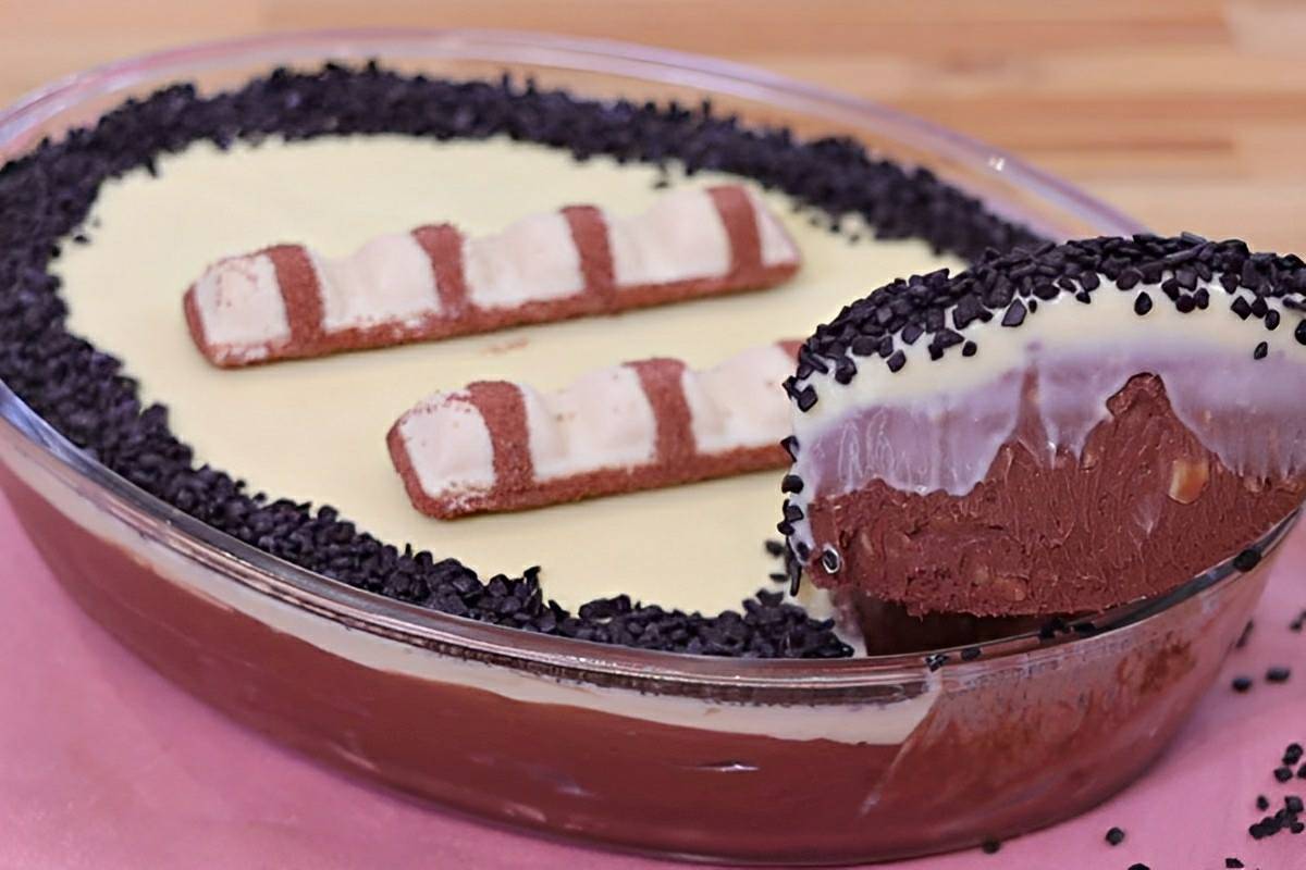 Sobremesa moça gelada de chocolate uma sobremesa aerada e deliciosa para o dia das mães