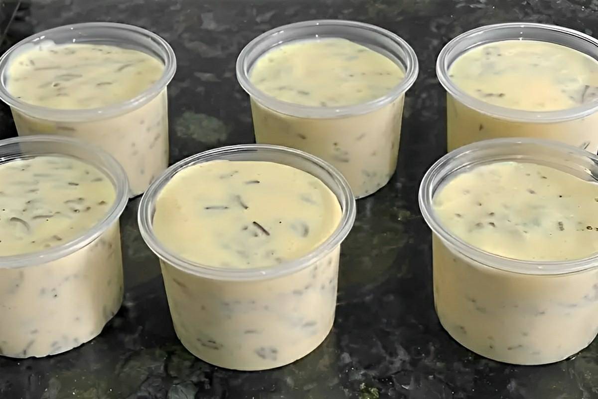 Sobremesa rápida de geladeira sem gelatina muito cremosa deliciosa e fácil de fazer