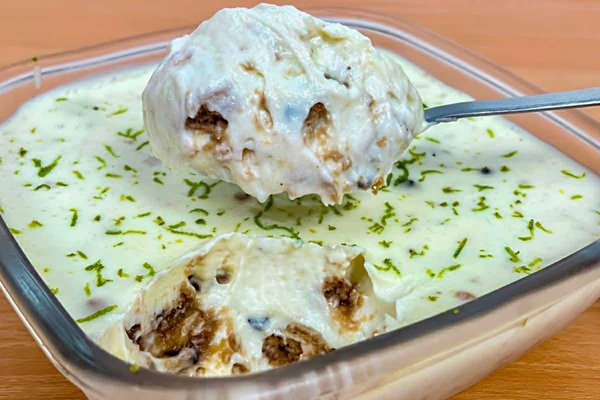 Sobremesa refrescante para o dia das mães uma deliciosa mistura de mousse leve de limão com cookies