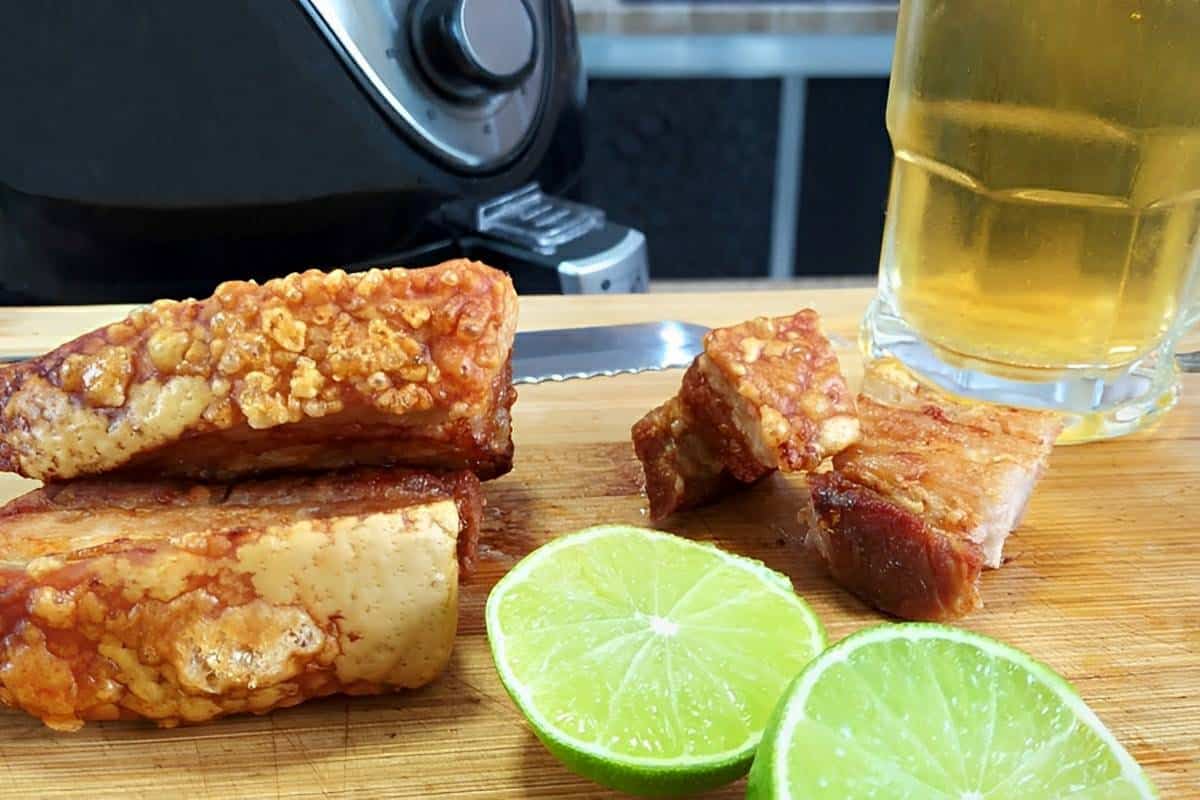 Torresmo na AirFryer douradinho e crocante fica pronto rapidinho e não faz sujeira no fogão