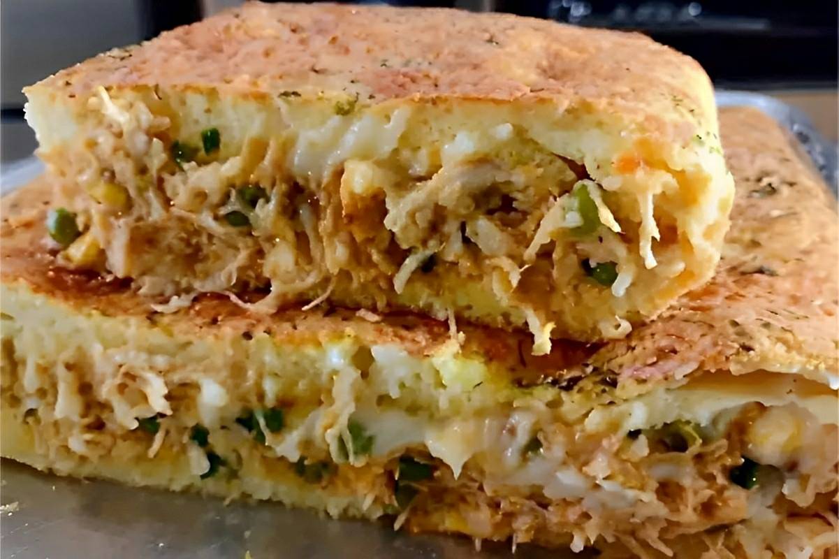 Torta de frango de liquidificador simples e fácil para servir no lanche ou jantar