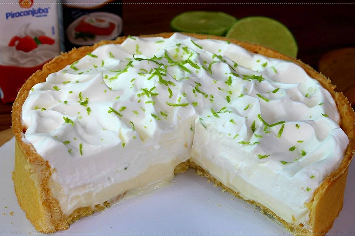 Torta de limão com recheio de mousse fantástica e perfeita para servir no dia das mães