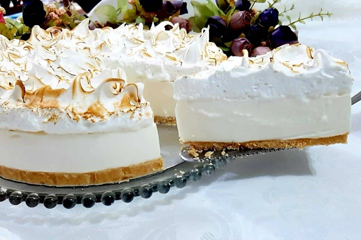 Torta de limão com iogurte grego fácil de fazer deliciosa e perfeita para a sobremesa