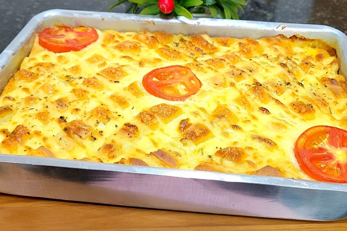 Torta de liquidificador com massa saborosa e recheio de frango o melhor lanche para toda a família
