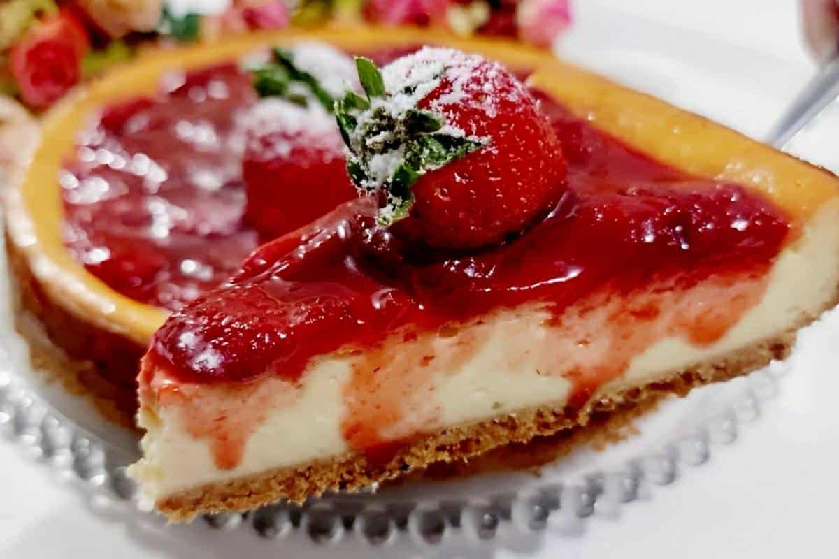 Torta de morango com cream cheese uma sobremesa deliciosa e surpreendente