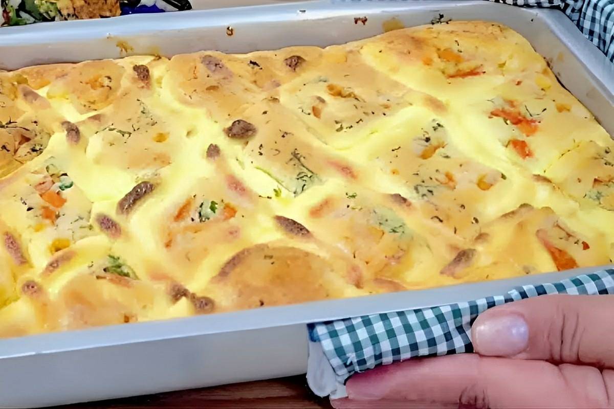 Torta salgada simples e fácil nem precisa de liquidificador é só misturar os ingredientes e assar