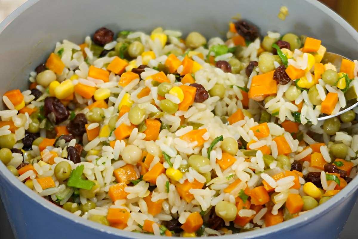 O melhor arroz à grega para o seu fim de semana muito saboroso e fácil de fazer