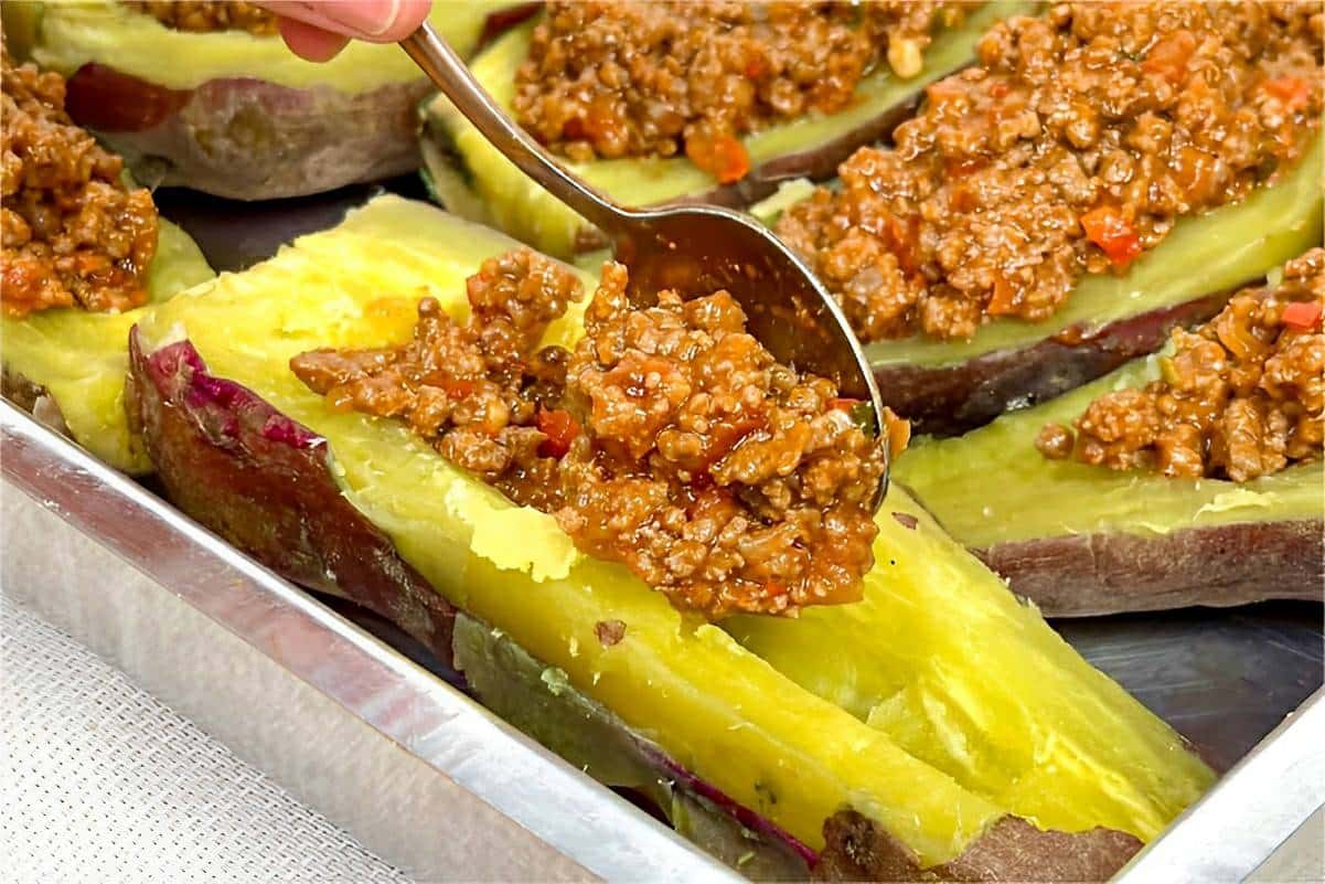Batata recheada no forno a melhor receita com batata doce para o almoço ou jantar
