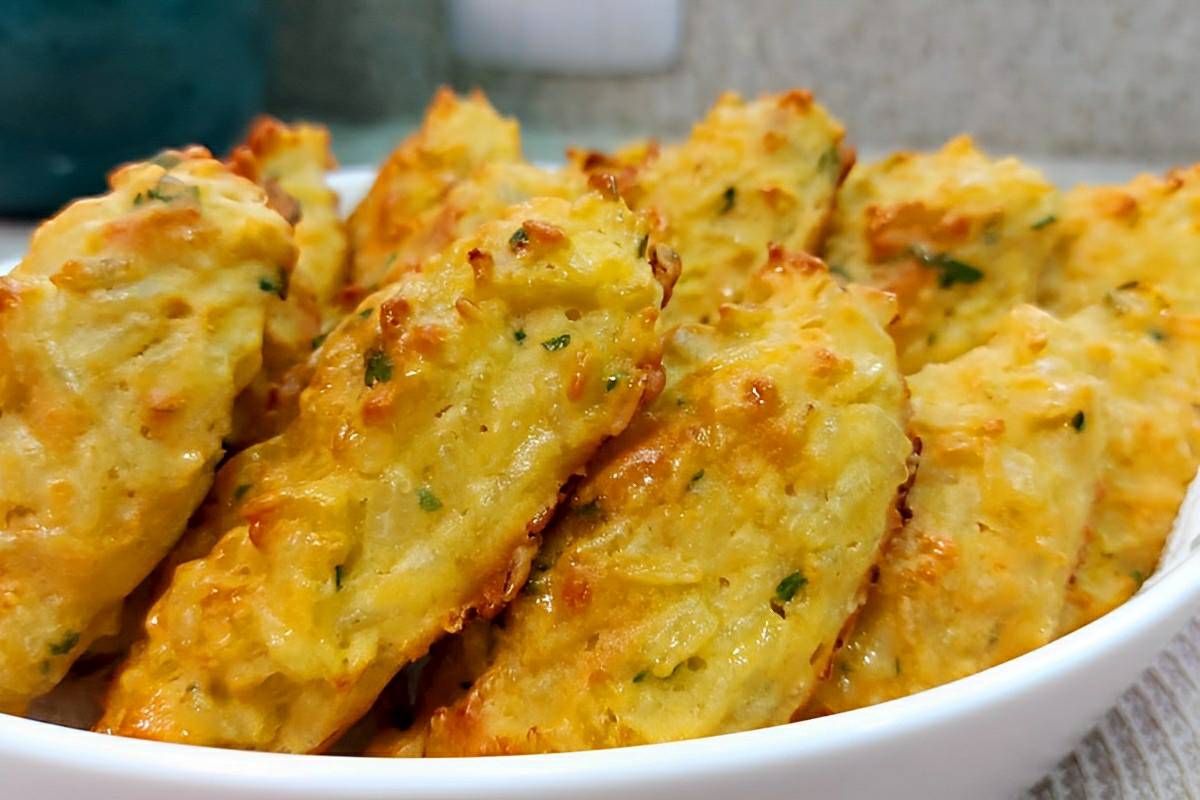 Bolinho de arroz assado feito com creme de leite você nunca provou nada igual
