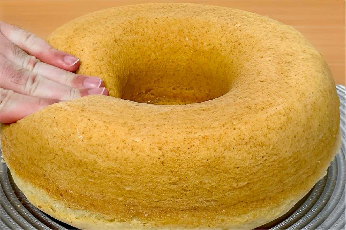 Bolo caseiro 4 leites todo feito no liquidificador macio fofinho e delicioso