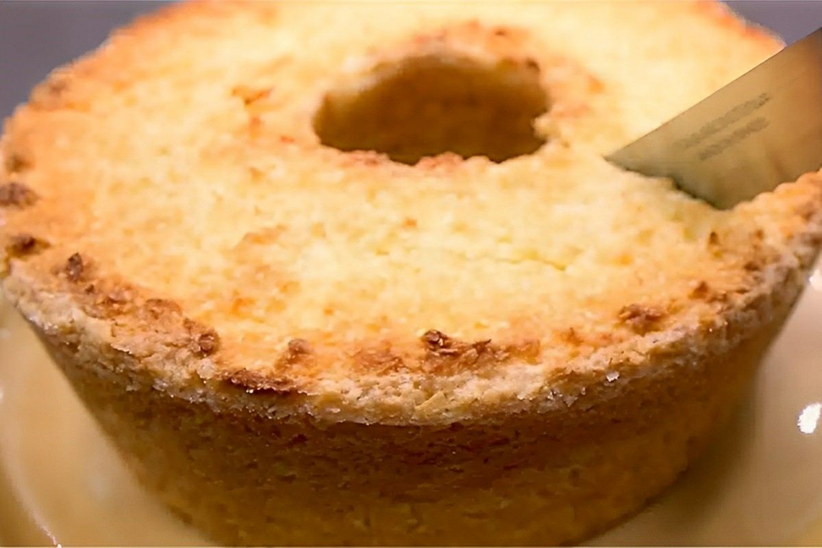 Bolo cocada sem farinha fácil e rápido basta misturar todos os ingredientes e levar para assar