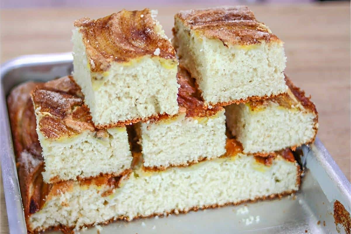 Bolo de banana de liquidificador simples fácil e perfeito para o lanche