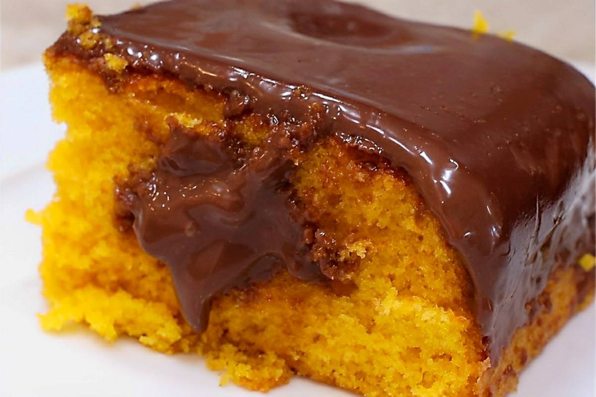 Bolo de cenoura com recheio e cobertura de ganache de chocolate simplesmente maravilhoso