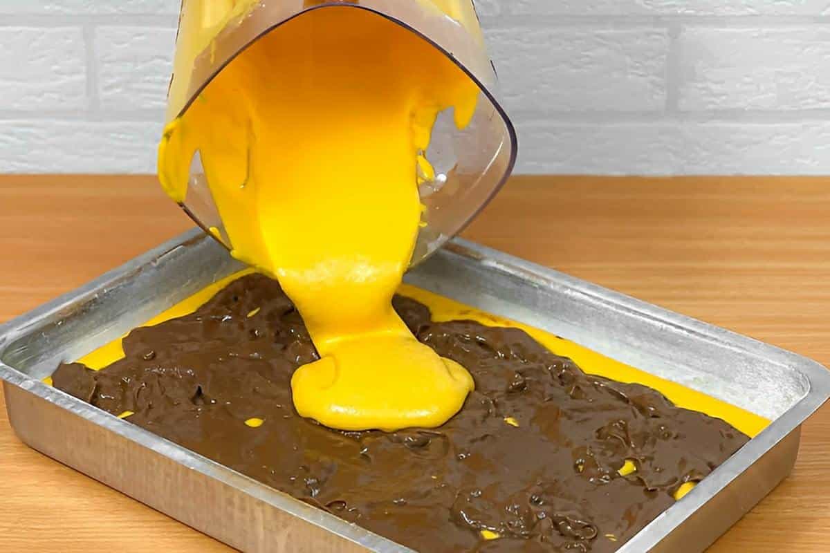 Hoje só faço bolo de cenoura assim e fica uma delícia
