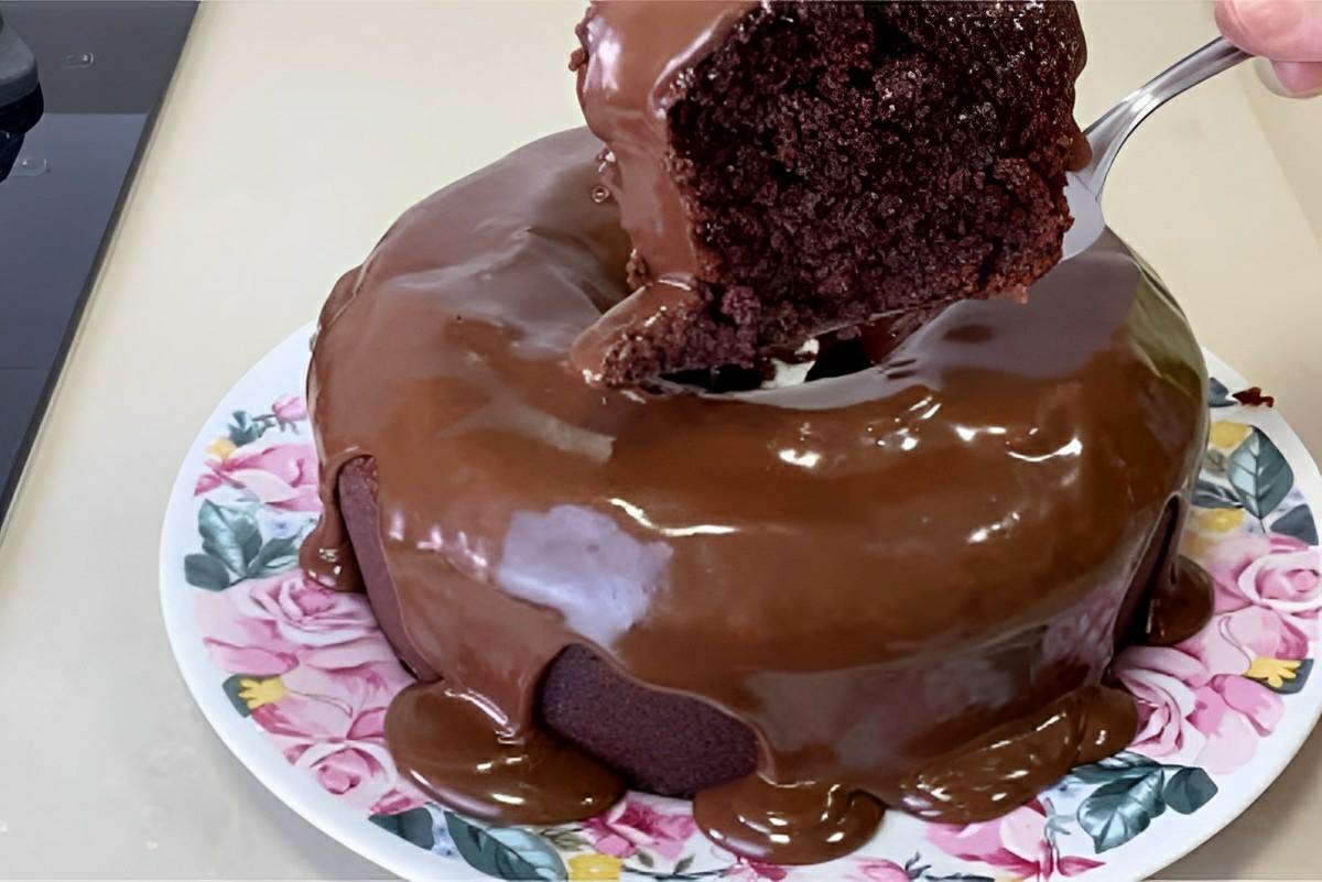 Bolo de chocolate sem ovos o resultado foi surpreendente o bolo cresceu bem e ficou leve e fofinho