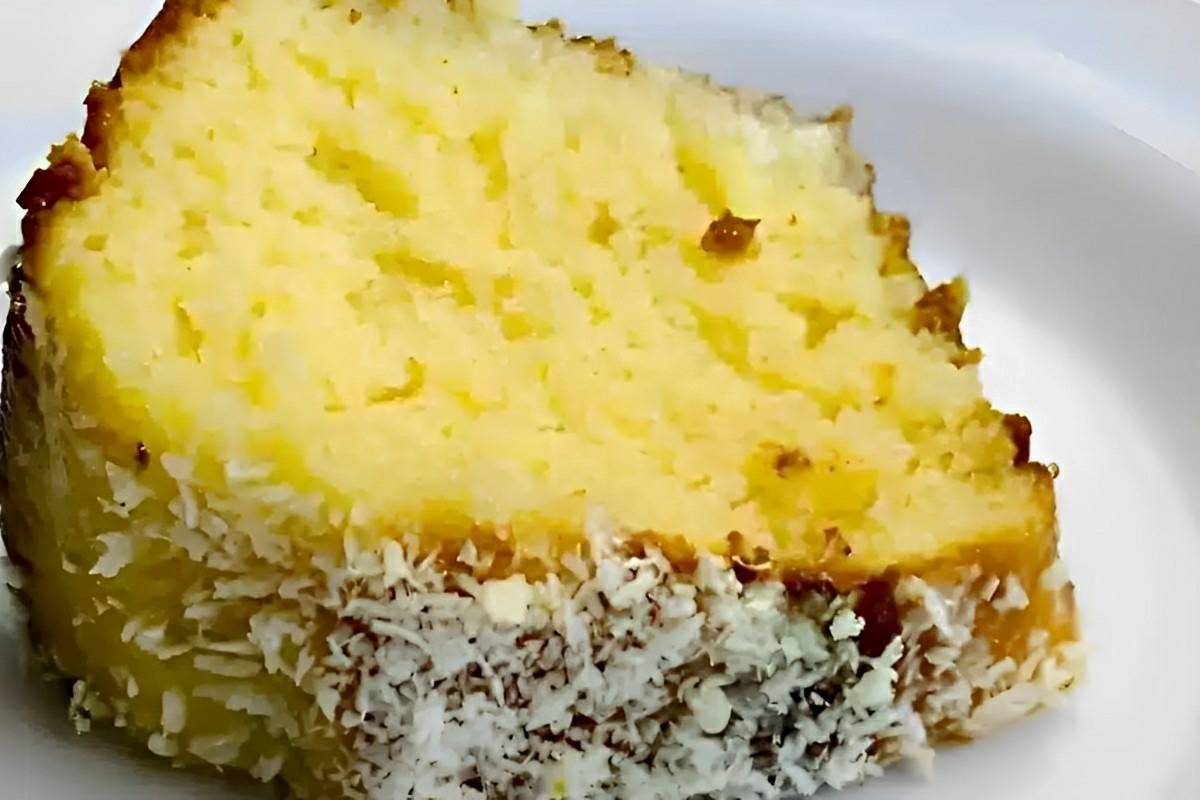Bolo de coco de liquidificador simples e fácil basta bater os ingredientes e assar