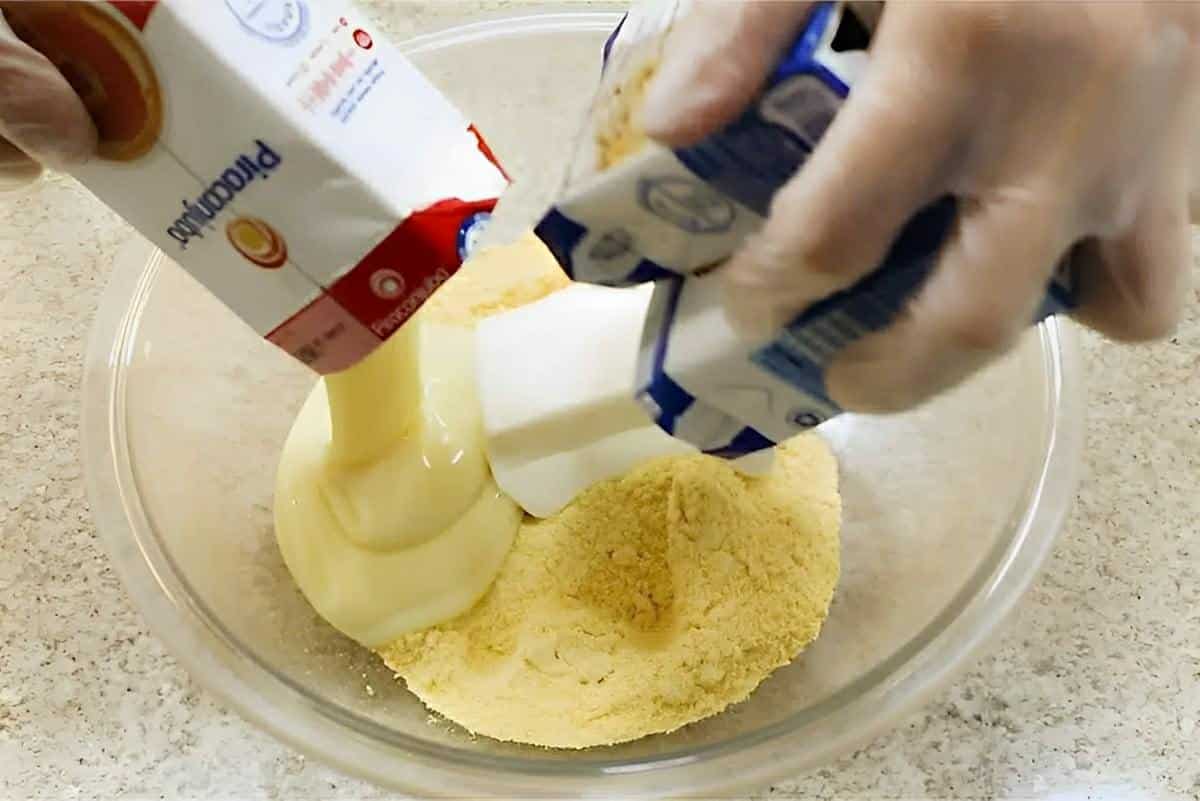 Bolo de fubá maravilhoso com apenas 3 ingredientes é só misturar tudo e levar ao forno