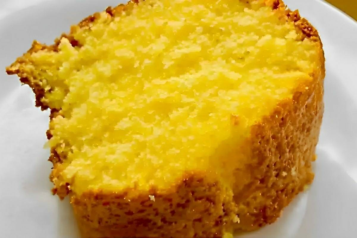 Bolo de fubá com laranja de liquidificador muito fofinho saboroso e perfeito para o lanche