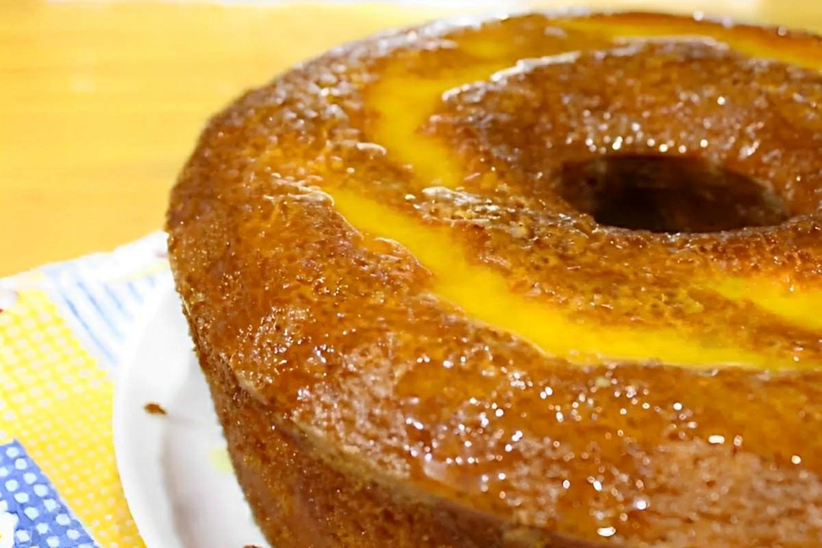 Bolo de laranja de liquidificador bem úmido macio e fácil de preparar