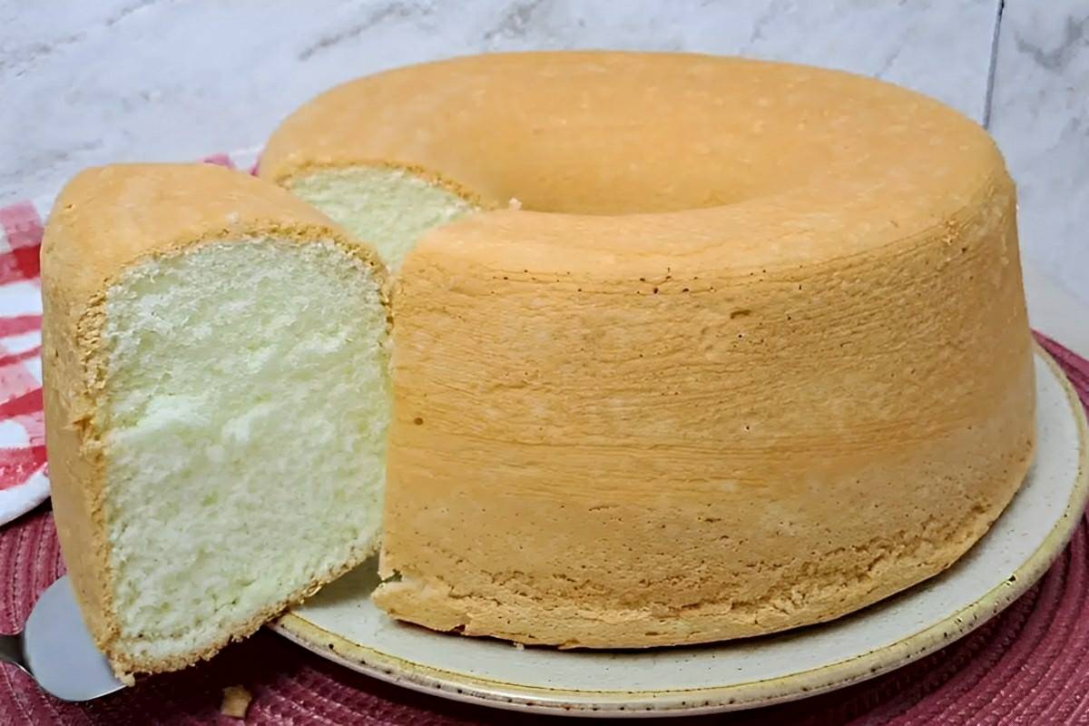 Bati a maisena com mais 2 ingredientes e fiz um bolo de maisena delicioso e que derrete na boca