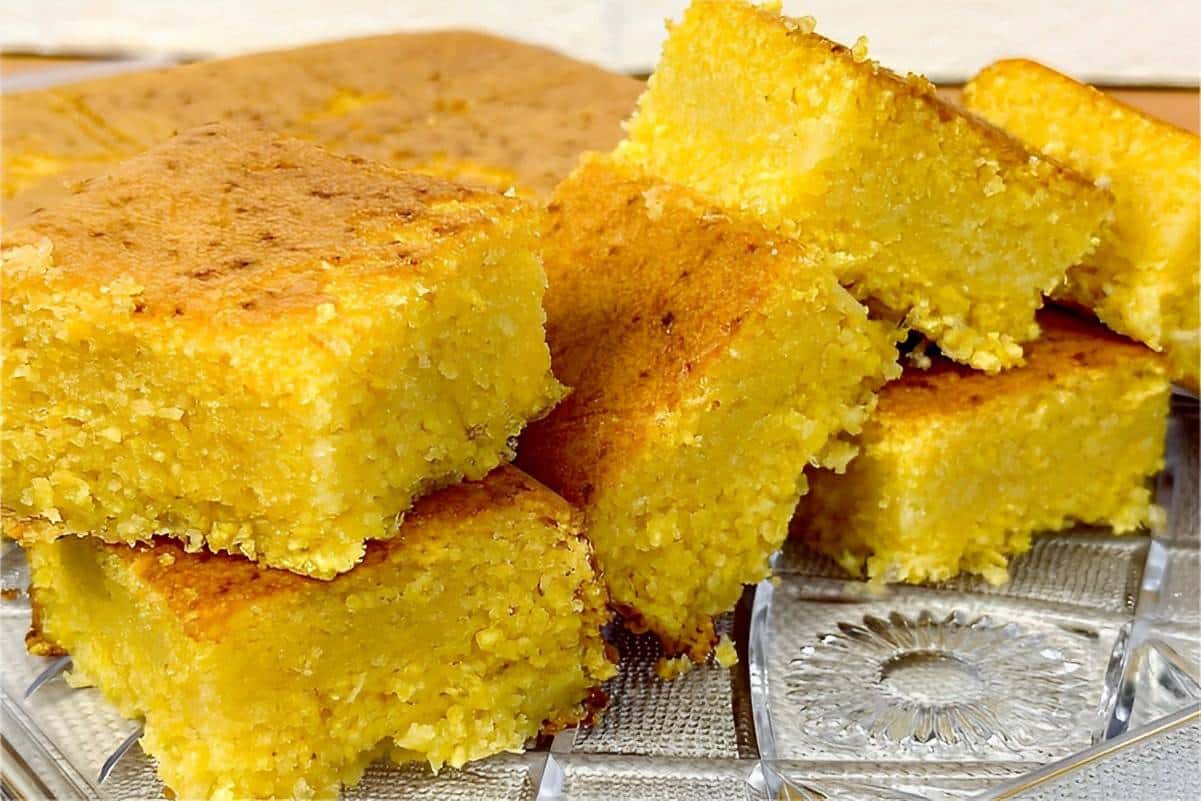 Bolo de milho de liquidificador molhadinho delicioso e muito fácil de fazer