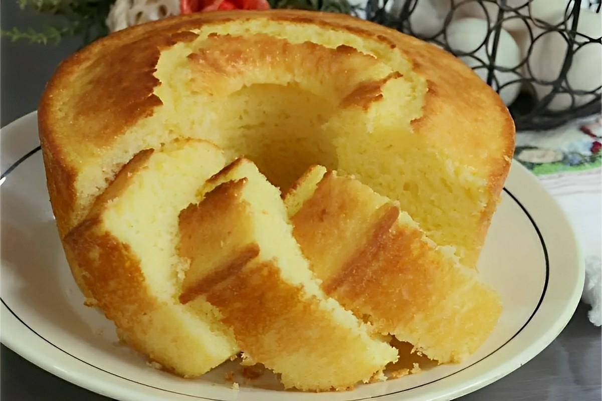Bolo fofinho que fica pronto em 3 minutos é só bater os ingredientes no liquidificador e assar