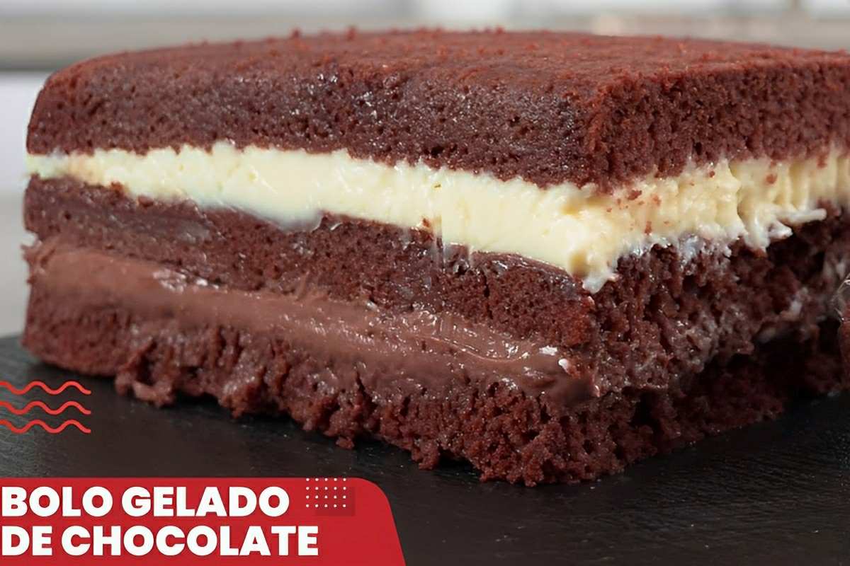 Bolo gelado de chocolate com 2 recheios cremosos e deliciosos