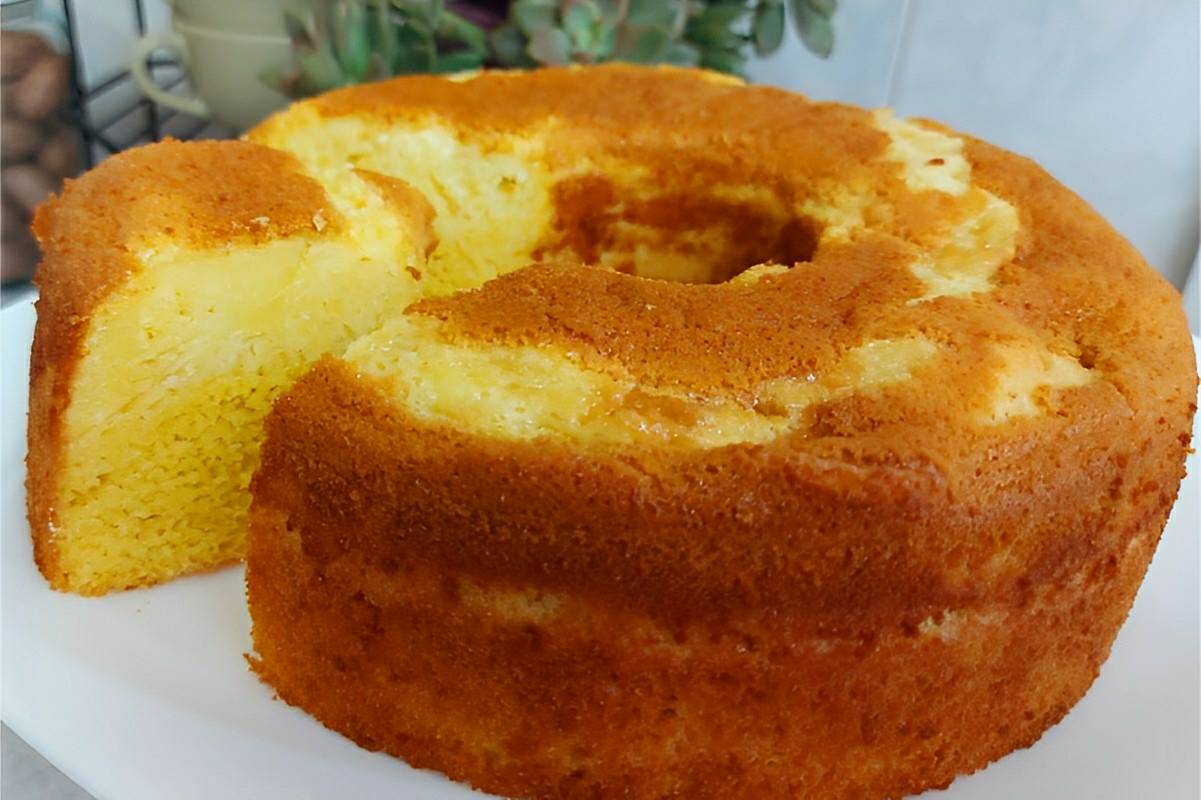 Bolo moça de fubá um bolo bem molhadinho macio e delicioso para o lanche ou café