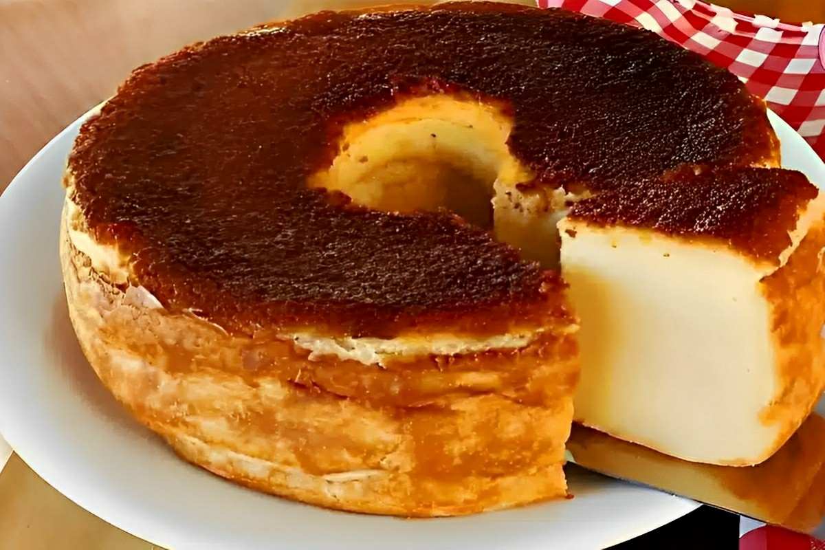 Bolo nordestino de liquidificador cremoso e fácil de fazer é só bater os ingredientes e assar